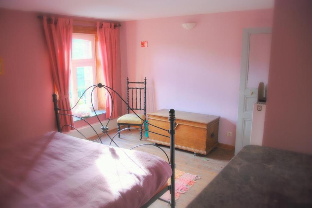 B&B Les Trois Voisins Bourseigne-Vieille Szoba fotó